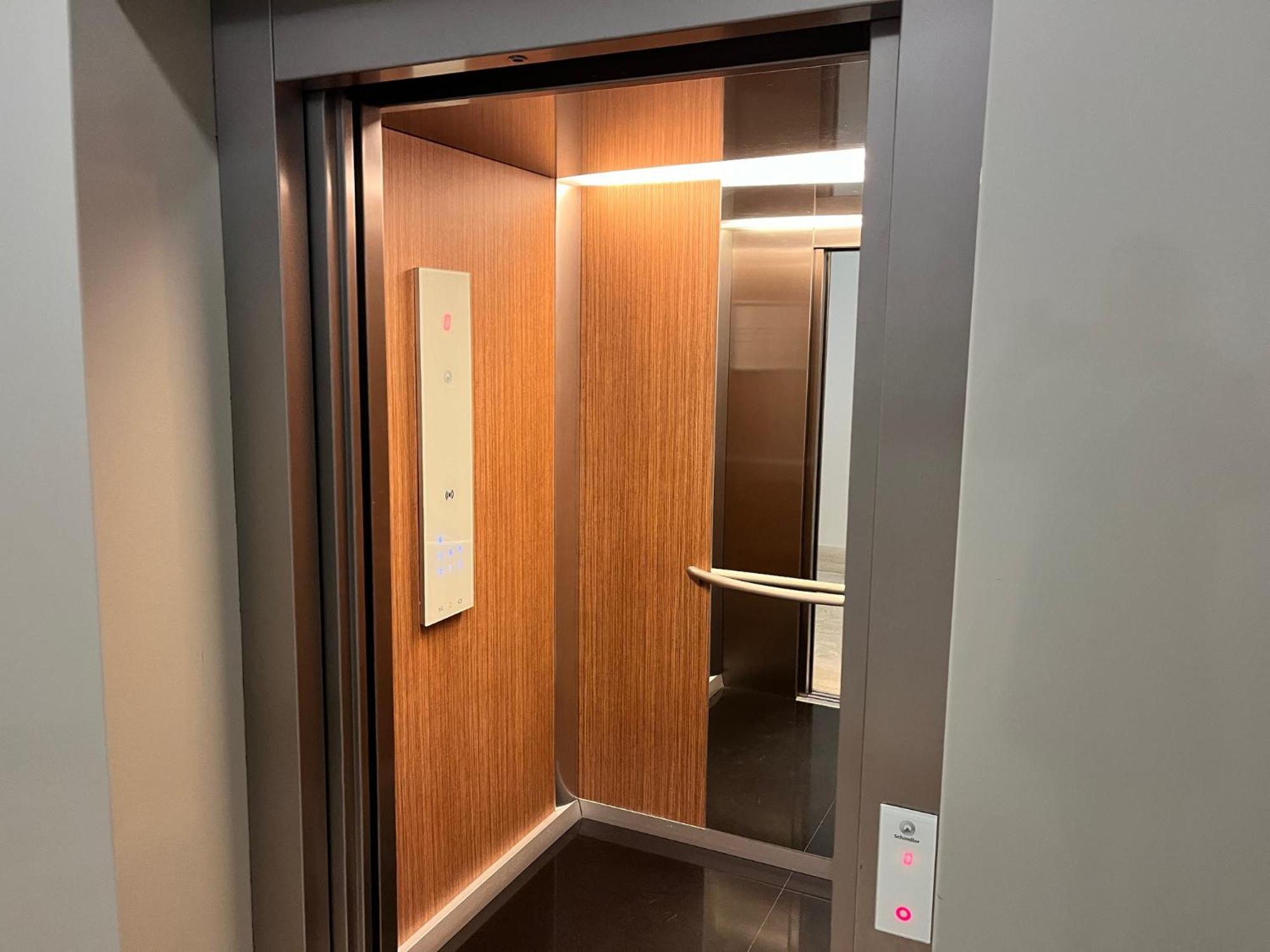Revon Art-Deco Apartment Laurinska ブラチスラヴァ エクステリア 写真