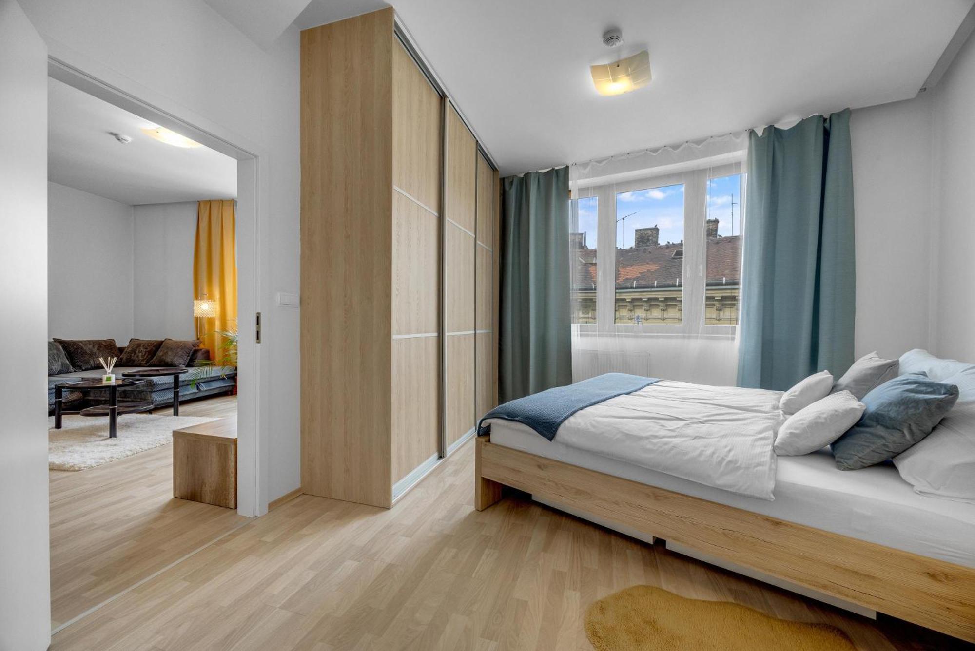 Revon Art-Deco Apartment Laurinska ブラチスラヴァ エクステリア 写真